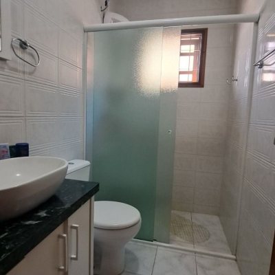 Casa Residencial com 450m², 8 quartos (sendo 3 suítes), 10 garagens, no bairro Ingleses do Rio Vermelho em Florianópolis