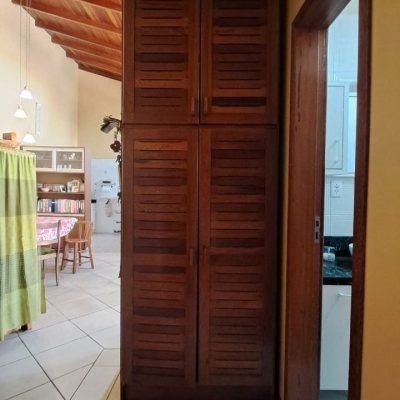 Casa Residencial com 450m², 8 quartos (sendo 3 suítes), 10 garagens, no bairro Ingleses do Rio Vermelho em Florianópolis