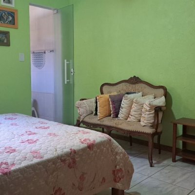 Casa Residencial com 450m², 8 quartos (sendo 3 suítes), 10 garagens, no bairro Ingleses do Rio Vermelho em Florianópolis