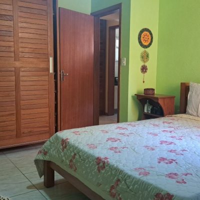 Casa Residencial com 450m², 8 quartos (sendo 3 suítes), 10 garagens, no bairro Ingleses do Rio Vermelho em Florianópolis