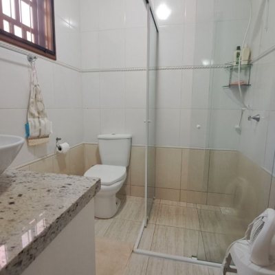 Casa Residencial com 450m², 8 quartos (sendo 3 suítes), 10 garagens, no bairro Ingleses do Rio Vermelho em Florianópolis