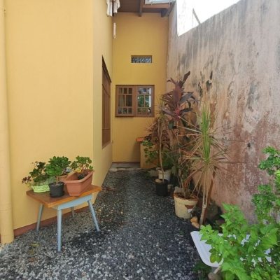 Casa Residencial com 450m², 8 quartos (sendo 3 suítes), 10 garagens, no bairro Ingleses do Rio Vermelho em Florianópolis