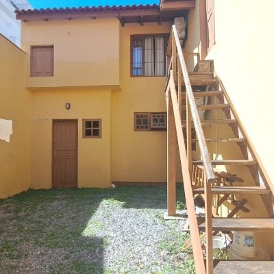 Casa Residencial com 450m², 8 quartos (sendo 3 suítes), 10 garagens, no bairro Ingleses do Rio Vermelho em Florianópolis
