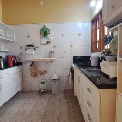 Casa Residencial com 450m², 8 quartos (sendo 3 suítes), 10 garagens, no bairro Ingleses do Rio Vermelho em Florianópolis