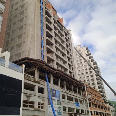 Apartamentos com 91m², 3 quartos, 1 suíte, 1 garagem, no bairro Pedra Branca em Palhoça