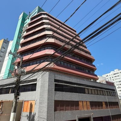 Sala com 191m², 5 garagens, no bairro Centro em Florianópolis