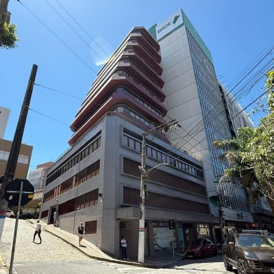 Sala com 191m², 5 garagens, no bairro Centro em Florianópolis