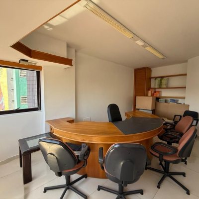 Sala com 191m², 5 garagens, no bairro Centro em Florianópolis