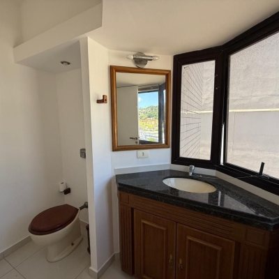 Sala com 191m², 5 garagens, no bairro Centro em Florianópolis