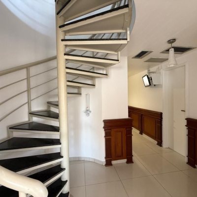 Sala com 191m², 5 garagens, no bairro Centro em Florianópolis