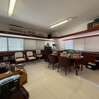 Sala com 191m², 5 garagens, no bairro Centro em Florianópolis