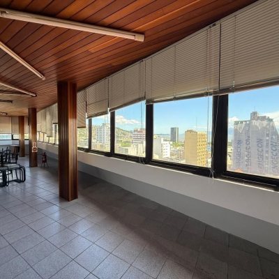Sala com 191m², 5 garagens, no bairro Centro em Florianópolis