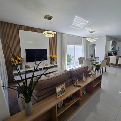 Casa Residencial com 175m², 3 quartos (sendo 1 suíte), 2 garagens, no bairro Pedra Branca em Palhoça