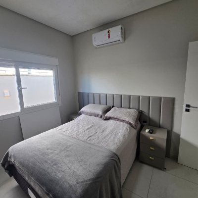 Casa Residencial com 175m², 3 quartos (sendo 1 suíte), 2 garagens, no bairro Pedra Branca em Palhoça