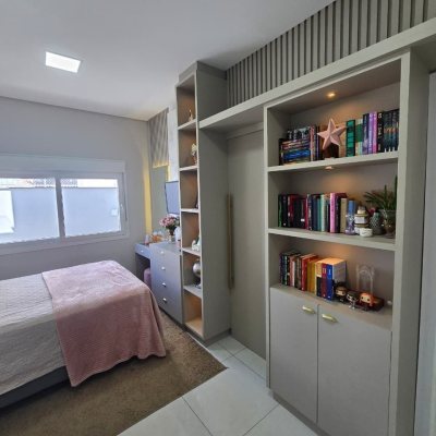 Casa Residencial com 175m², 3 quartos (sendo 1 suíte), 2 garagens, no bairro Pedra Branca em Palhoça