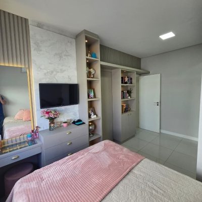 Casa Residencial com 175m², 3 quartos (sendo 1 suíte), 2 garagens, no bairro Pedra Branca em Palhoça