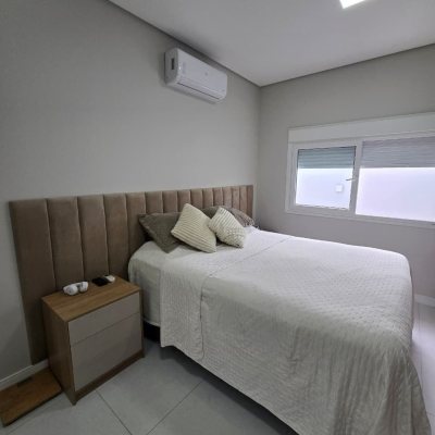 Casa Residencial com 175m², 3 quartos (sendo 1 suíte), 2 garagens, no bairro Pedra Branca em Palhoça