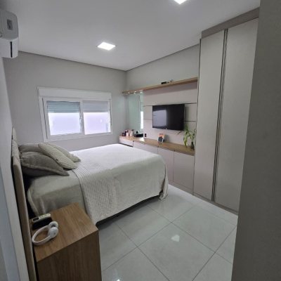 Casa Residencial com 175m², 3 quartos (sendo 1 suíte), 2 garagens, no bairro Pedra Branca em Palhoça