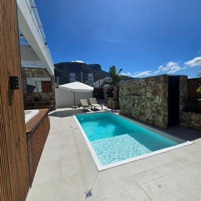 Casa Residencial com 175m², 3 quartos (sendo 1 suíte), 2 garagens, no bairro Pedra Branca em Palhoça