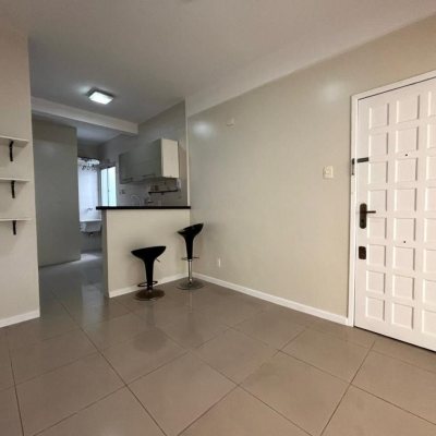 Apartamentos com 90m², 3 quartos (sendo 1 suíte), 1 garagem, no bairro Centro em Florianópolis