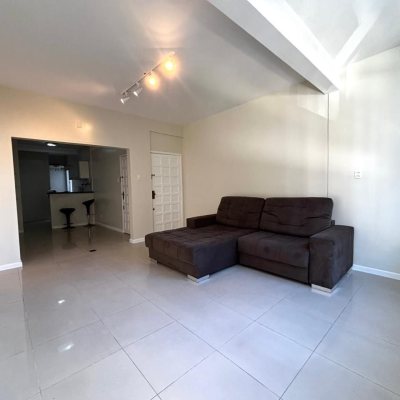 Apartamentos com 90m², 3 quartos (sendo 1 suíte), 1 garagem, no bairro Centro em Florianópolis