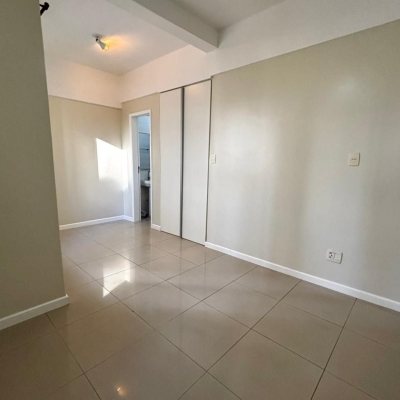 Apartamentos com 90m², 3 quartos (sendo 1 suíte), 1 garagem, no bairro Centro em Florianópolis