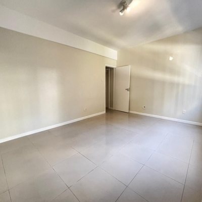 Apartamentos com 90m², 3 quartos (sendo 1 suíte), 1 garagem, no bairro Centro em Florianópolis