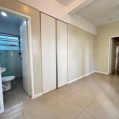 Apartamentos com 90m², 3 quartos (sendo 1 suíte), 1 garagem, no bairro Centro em Florianópolis