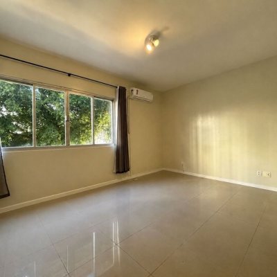 Apartamentos com 90m², 3 quartos (sendo 1 suíte), 1 garagem, no bairro Centro em Florianópolis