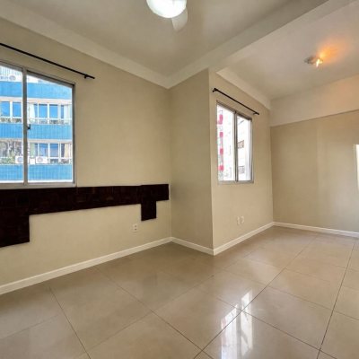 Apartamentos com 90m², 3 quartos (sendo 1 suíte), 1 garagem, no bairro Centro em Florianópolis