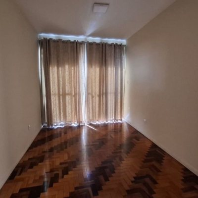 Predio com 345m², 2 garagens, no bairro Canto em Florianópolis