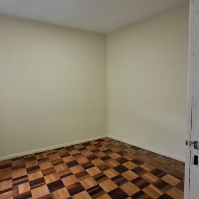 Predio com 345m², 2 garagens, no bairro Canto em Florianópolis