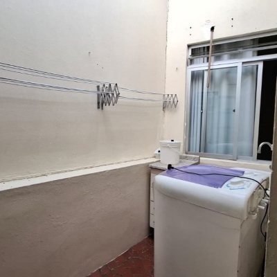 Predio com 345m², 2 garagens, no bairro Canto em Florianópolis