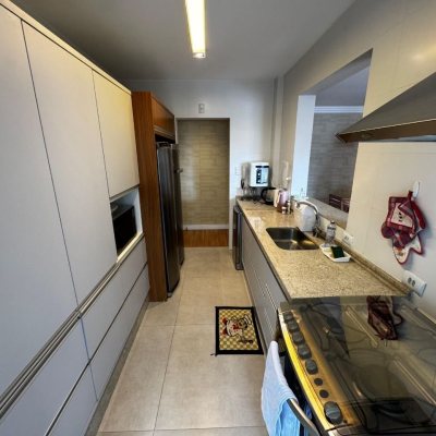 Apartamentos com 99m², 3 quartos (sendo 1 suíte), 1 garagem, no bairro Trindade em Florianópolis