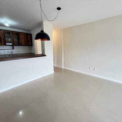 Apartamentos com 88m², 3 quartos (sendo 1 suíte), 2 garagens, no bairro Pantanal em Florianópolis