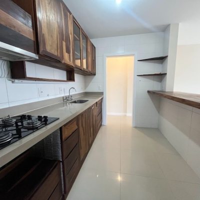 Apartamentos com 88m², 3 quartos (sendo 1 suíte), 2 garagens, no bairro Pantanal em Florianópolis