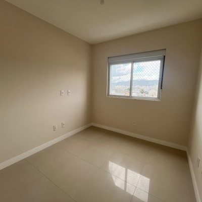 Apartamentos com 88m², 3 quartos (sendo 1 suíte), 2 garagens, no bairro Pantanal em Florianópolis