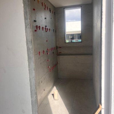 Casa Residencial com 230m², 3 quartos (sendo 3 suítes), 2 garagens, no bairro Campeche em Florianópolis