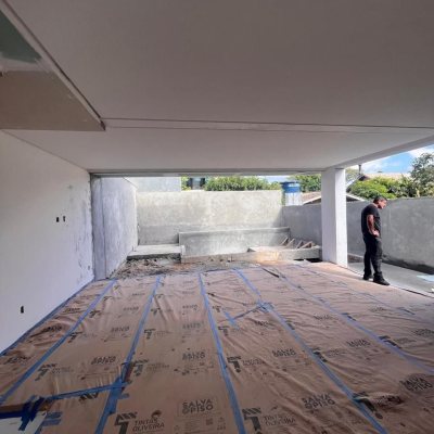 Casa Residencial com 230m², 3 quartos (sendo 3 suítes), 2 garagens, no bairro Campeche em Florianópolis