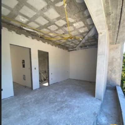 Casa Residencial com 231m², 3 quartos (sendo 3 suítes), 2 garagens, no bairro Campeche em Florianópolis