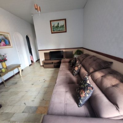 Casa Residencial com 190m², 3 quartos, 1 garagem, no bairro Centro em Florianópolis