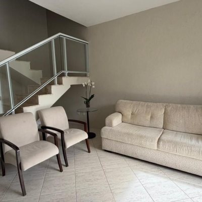 Casa Residencial com 222m², 9 quartos (sendo 1 suíte), 4 garagens, no bairro Cachoeira Do Bom Jesus em Florianópolis