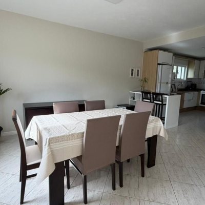 Casa Residencial com 222m², 9 quartos (sendo 1 suíte), 4 garagens, no bairro Cachoeira Do Bom Jesus em Florianópolis