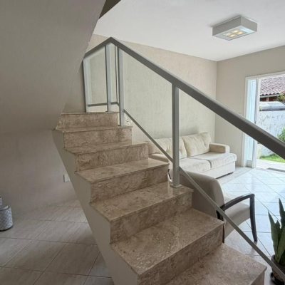 Casa Residencial com 222m², 9 quartos (sendo 1 suíte), 4 garagens, no bairro Cachoeira Do Bom Jesus em Florianópolis