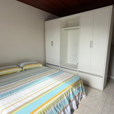 Casa Residencial com 222m², 9 quartos (sendo 1 suíte), 4 garagens, no bairro Cachoeira Do Bom Jesus em Florianópolis