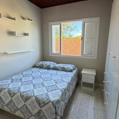 Casa Residencial com 222m², 9 quartos (sendo 1 suíte), 4 garagens, no bairro Cachoeira Do Bom Jesus em Florianópolis