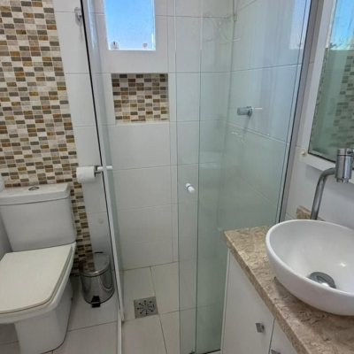 Casa Residencial com 222m², 9 quartos (sendo 1 suíte), 4 garagens, no bairro Cachoeira Do Bom Jesus em Florianópolis