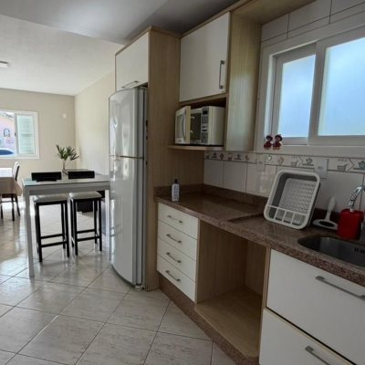Casa Residencial com 222m², 9 quartos (sendo 1 suíte), 4 garagens, no bairro Cachoeira Do Bom Jesus em Florianópolis