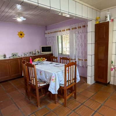 Casa Residencial com 222m², 9 quartos (sendo 1 suíte), 4 garagens, no bairro Cachoeira Do Bom Jesus em Florianópolis