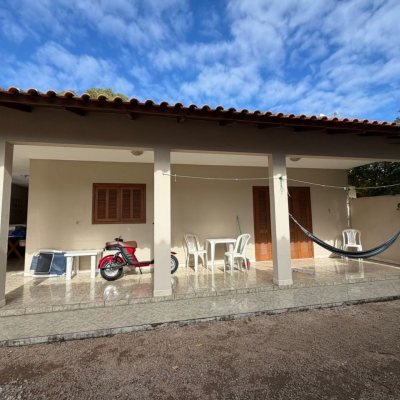 Casa Residencial com 222m², 9 quartos (sendo 1 suíte), 4 garagens, no bairro Cachoeira Do Bom Jesus em Florianópolis